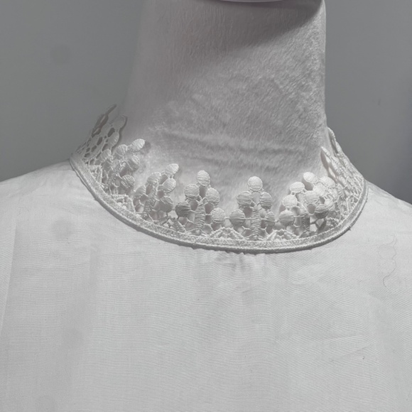 NWT H&M Divided Lace Trimmed White Poplin Top Size Medium White - Picture 2 of 10